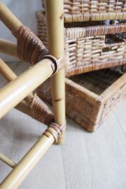 Rotan vintage kastje met 3 lades. Boho nachtkastje / retro ladekast