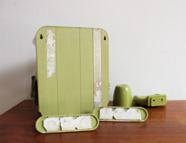 Groene vintage badkamer set. Retro toilet accessoires