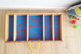 Blauw houten vintage laatje. Retro schappen kast/ mini-museum