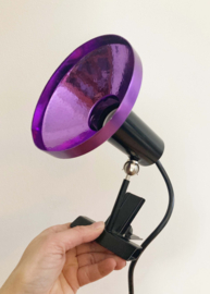 Vintage klemspot van Delight Leuchten. Retro lampje met paarse kap.