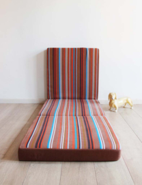 Vintage logeermatras. Opvouwbaar retro matras / speelkussen