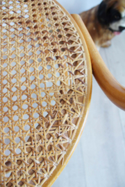 Houten vintage cafe stoel met armleuning. Retro stoeltje in Thonet stijl, model 210?
