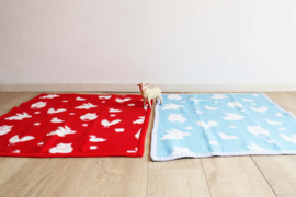 Twee vintage dekentjes van dralon. Retro sprei / vegan babydeken, blauw en rood