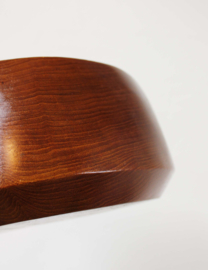 Houten vintage kom, schade aan rand. Ronde teakhouten retro schaal