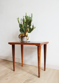 Houten vintage bijzettafeltje. Mid Century retro design tafel