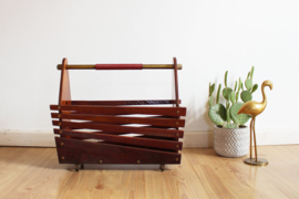 Houten vintage krantenbak. Retro lectuurbak / magazine holder
