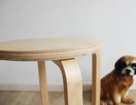 Houten pre-loved Frosta kruk - IKEA. Retro design krukje / plantentafel
