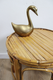 Vintage plantentafel van bamboe. Rotan retro Boho krukje