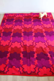 Tweepersoons vintage deken van Didas. Retro vegan sprei van dralon, paars / roze