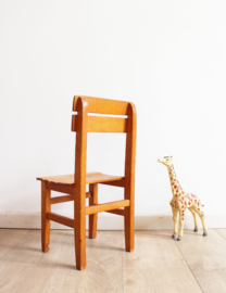 Piepklein vintage kinderstoeltje Bruin houten retro stoeltje