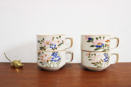 Set vintage soep / thee koppen. 4 aardewerk retro kopjes