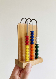 Houten abacus met 60 kralen. Retro telraam / rekenmachine