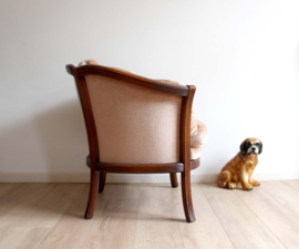 Vintage fauteuil bekleed met licht bruin velvet. Antieke velours stoel