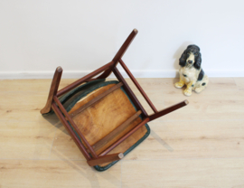 Houten vintage stoel met groen skai leer. Mid Century eetkamerstoel