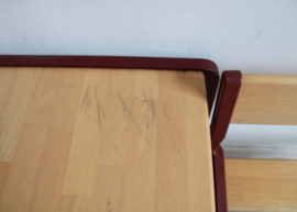 Retro kinder tafel met twee bankjes - Ypperlig. Design Hay voor IKEA.