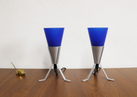Set blauw glazen retro lampen. Vintage lampjes in Memphis stijl