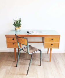 Houten vintage bureau van EKA. Retro design desk met blauw blad.