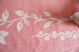 Roze / beige wollen vintage deken. Warme retro sprei/plaid - 164 x 211 cm.