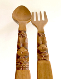Groot houten retro bestek. Vintage wanddecoratie / Tiki lepel en vork