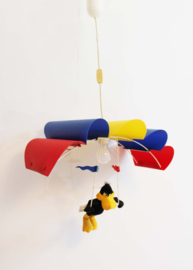 Vrolijke Looney Tunes lamp met Daffy Duck. Retro hanglamp