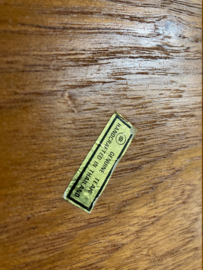 Set teakhouten vintage fondue borden. 2 bruine retro bordjes
