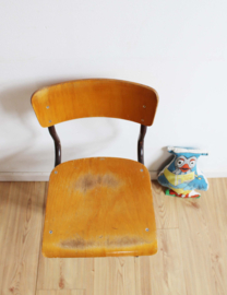 Vintage schoolstoel. Industriële retro stoel, zithoogte 42 cm.