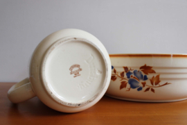 Grote vintage schaal met karaf. Antieke aardewerk fruitschaal/waskom/lampetstel