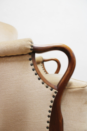 Vintage fauteuil bekleed met beige velvet. Antieke velours stoel