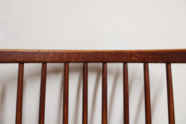 Houten vintage spijlenstoel - Lena Larsson - Nesto. Scandinavisch design stoel.