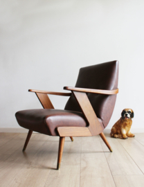 Bruine vintage fauteuil. Retro Mid Century design stoel