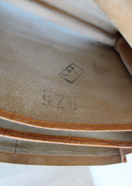 Lederen vintage schooltas. Bruine retro boekentas / aktetas van leer.