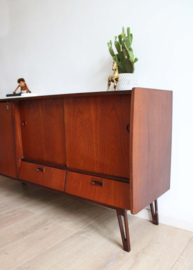 Houten vintage dressoir. Toffe retro design kast / Mid Century sideboard