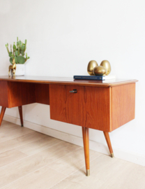 Vintage kaptafel met drieluik spiegel. Houten Mid Century kast / retro dressoir