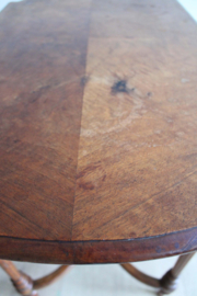 Houten antieke bijzettafel, Mahonie? Vintage tafeltje in  Louis XVI stijl.