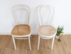 Set houten vintage bistro stoelen. Retro cafe stoeltjes - Thonet stijl