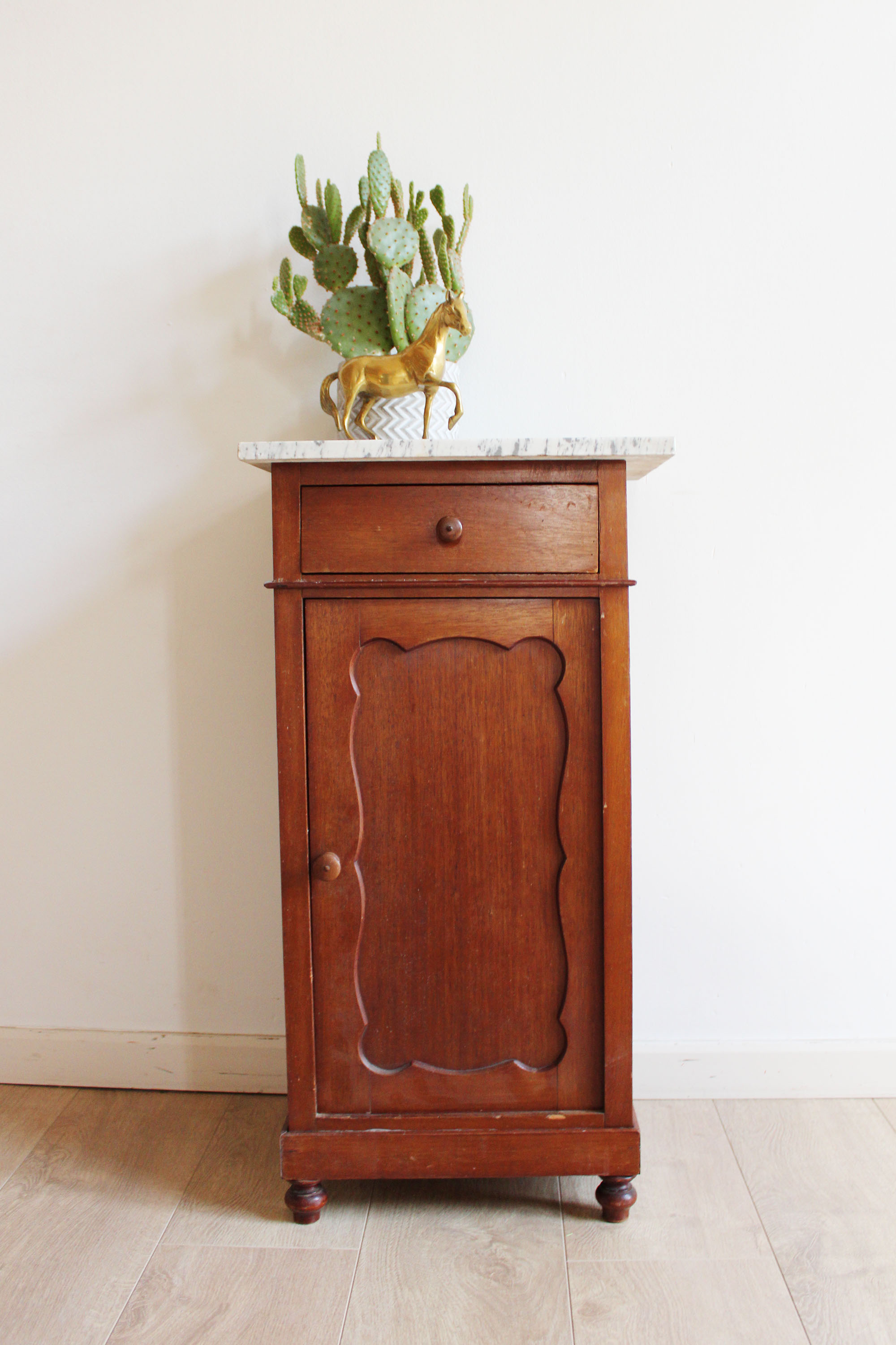 Antiek kastje met marmeren blad, Biedemeier? Houten vintage nachtkastje