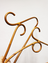 2 rotan vintage kledinghangers. Set retro kleerhanger / bamboe kapstok