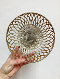 Zilverkleurige gevlochten mandje, antiek? Vintage broodmandje zilver filigraan?