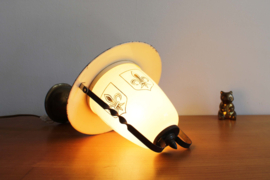 Antieke hanglampje met bronzen details. Glazen vintage lamp.