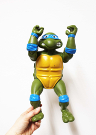 Grote vintage Teenage Mutant Ninja Turtles figuur - Leonardo. Retro TMNT pop - 1989