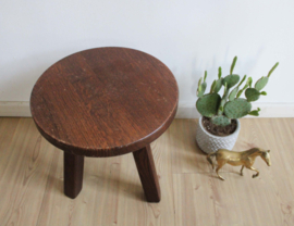 Vintage brutalist boomstam tafeltje. Houten retro krukje / plantentafel