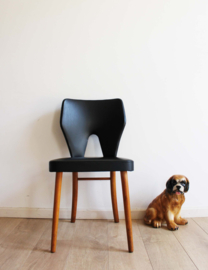 Zwarte vintage stoel. Retro Mid Century design eetkamerstoel