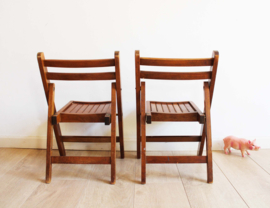 Set houten vintage kinder klapstoeltjes. Retro tuinstoel / campingstoel