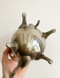 Sierlijke verzilverde (?) theepot. Vintage kannetje met deksel