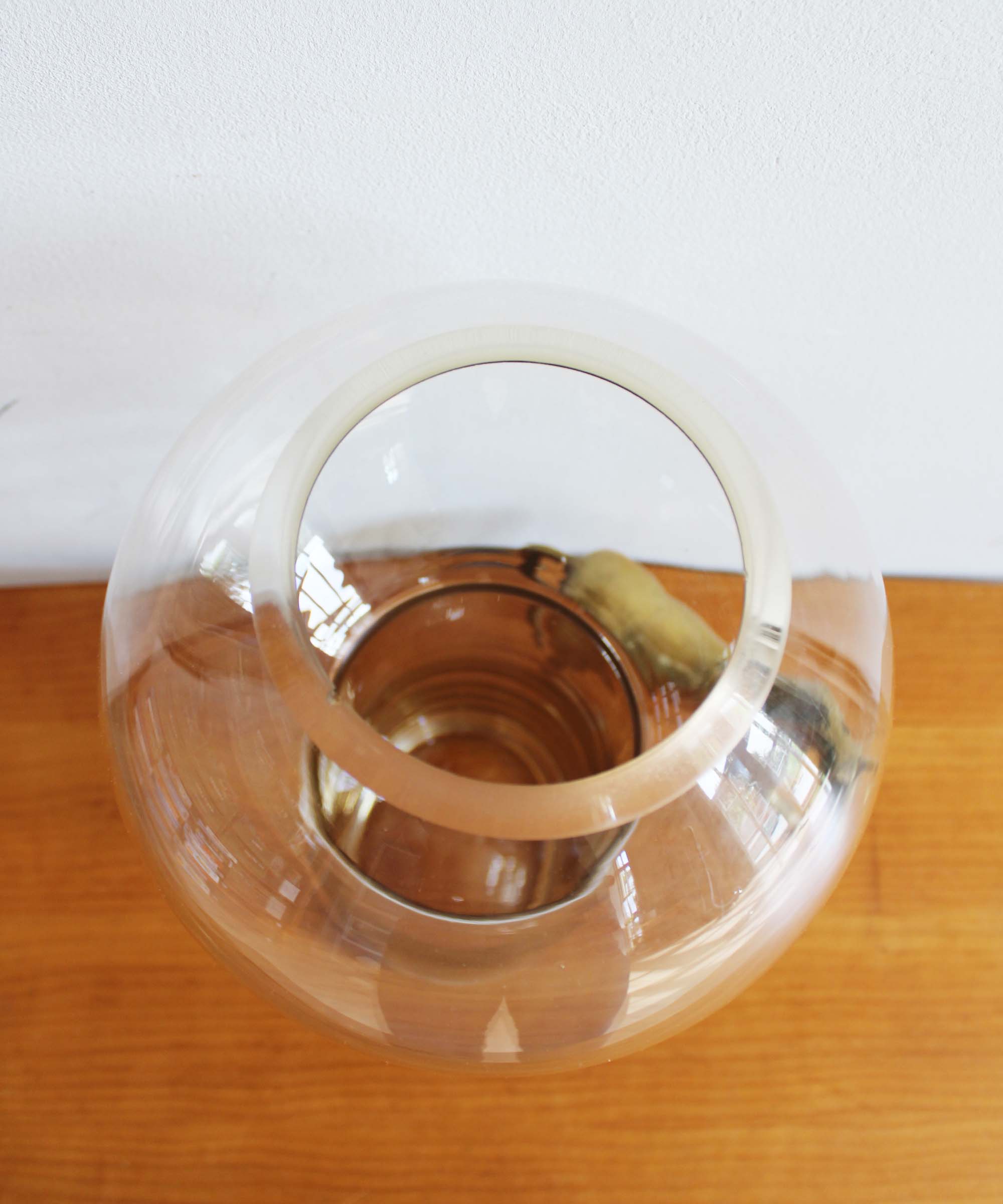 Grote glazen vintage vaas. Retro 'ballon' vaas