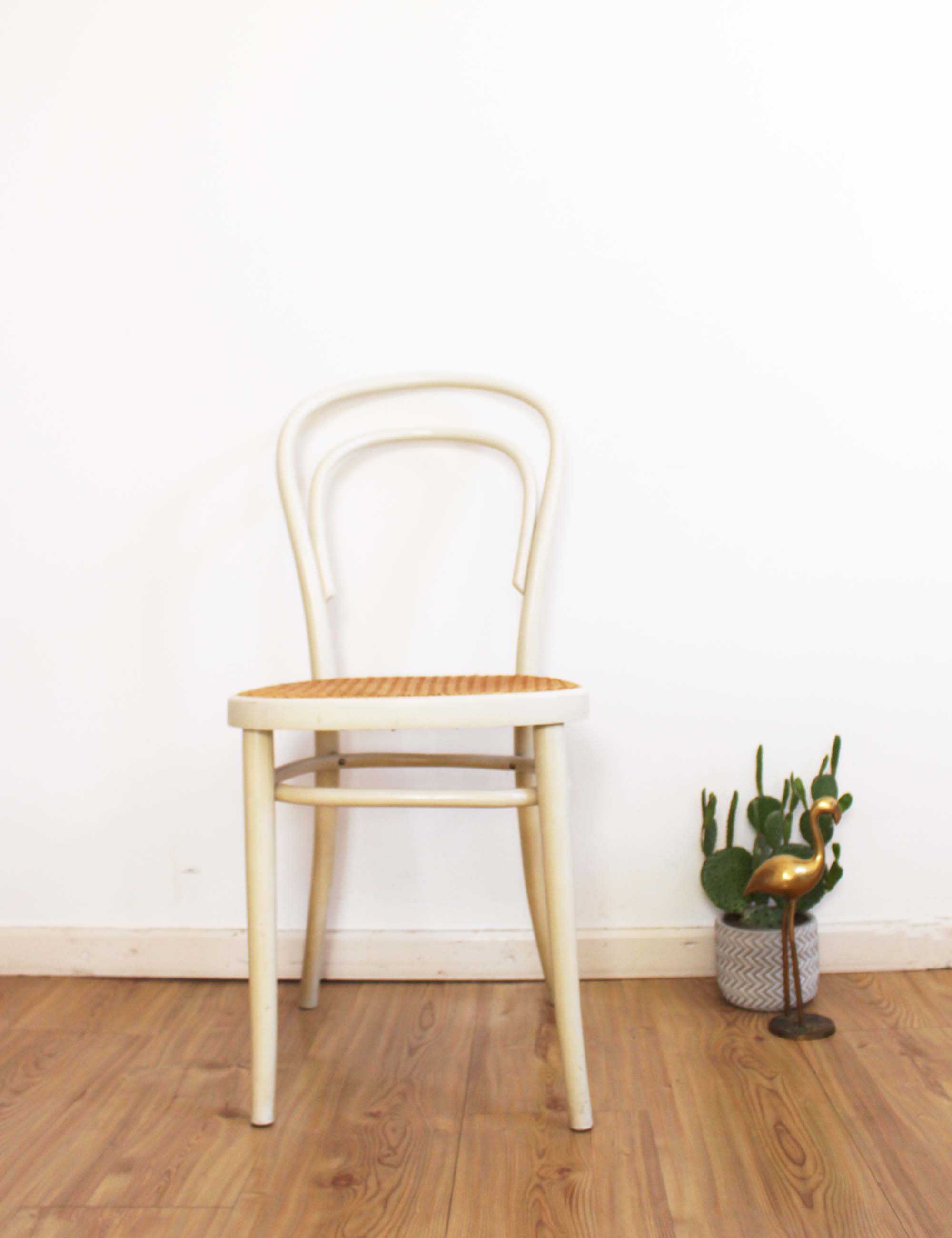 Houten vintage bistro stoel in Thonet stijl. Retro cafe stoeltje