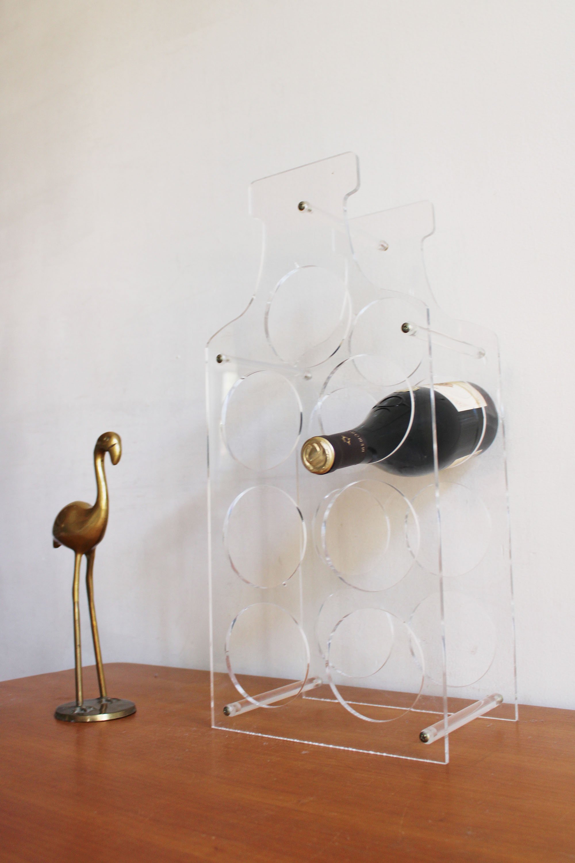 Plexiglazen vintage wijnrek. Retro flessenrek / organizer