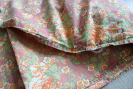 Vintage bloemetjes dekbedovertrek. Oranje / groen / bruin retro beddengoed