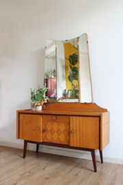 Vintage kaptafel met drieluik spiegel. Houten Mid Century kast / retro dressoir