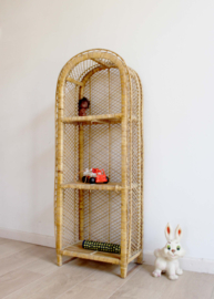 Klein vintage rotan kastje. Rieten Boho kast voor op de kinderkamer